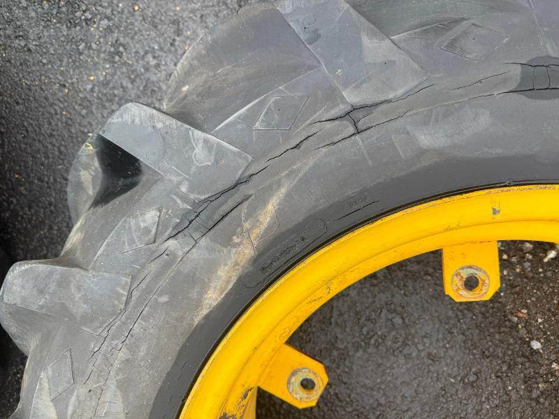 Maquinaria agrícola 1 GoodYear 12.4-24 traktordekk med felg: foto 9