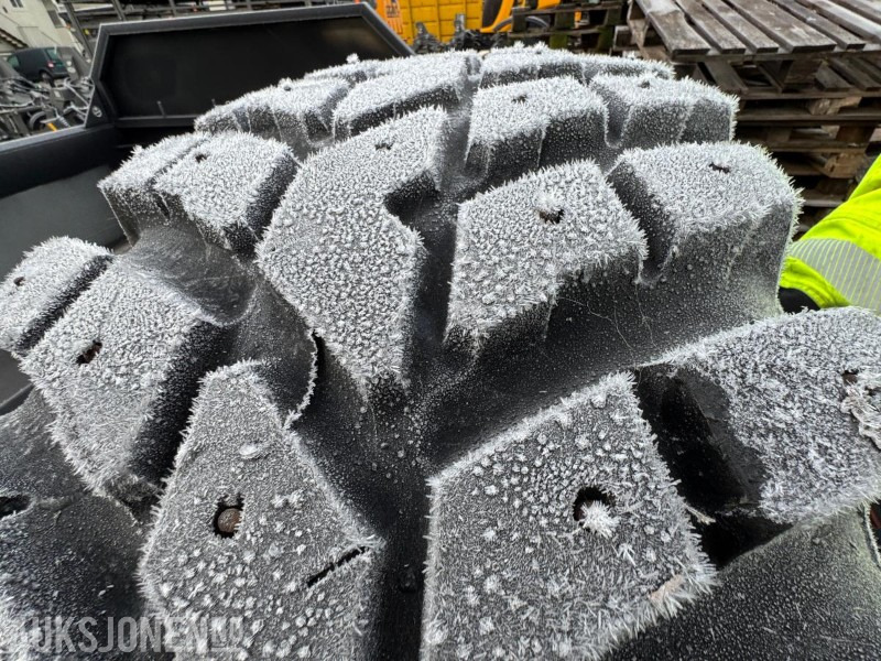 2007 Nokian TRI 2 traktordekk 440/80 R30 – med pigg - Maquinaria agrícola: foto 3 2007 Nokian TRI 2 traktordekk 440/80 R30 – med pigg - Maquinaria agrícola: foto 3