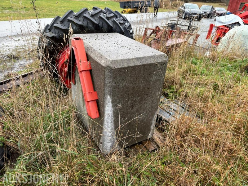 BETONGLODD TIL TRAKTOR / 1300KG - Maquinaria agrícola: foto 2 BETONGLODD TIL TRAKTOR / 1300KG - Maquinaria agrícola: foto 2