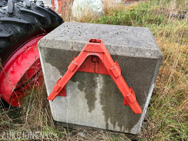 BETONGLODD TIL TRAKTOR / 1300KG - Maquinaria agrícola: foto 4 BETONGLODD TIL TRAKTOR / 1300KG - Maquinaria agrícola: foto 4