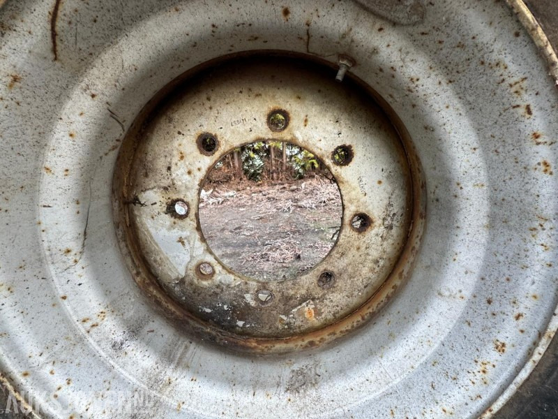 Dekk og felg 445/45 R19.5 – 8 bolta - Maquinaria agrícola: foto 3 Dekk og felg 445/45 R19.5 – 8 bolta - Maquinaria agrícola: foto 3