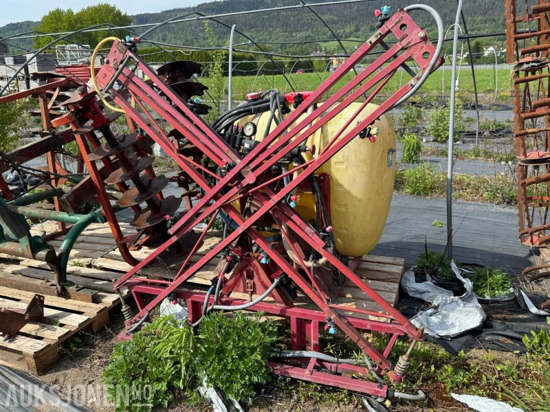 Hardi sprøytebom / 600L / Rep.objekt - Maquinaria agrícola: foto 1 Hardi sprøytebom / 600L / Rep.objekt - Maquinaria agrícola: foto 1
