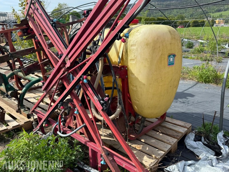 Hardi sprøytebom / 600L / Rep.objekt - Maquinaria agrícola: foto 2 Hardi sprøytebom / 600L / Rep.objekt - Maquinaria agrícola: foto 2