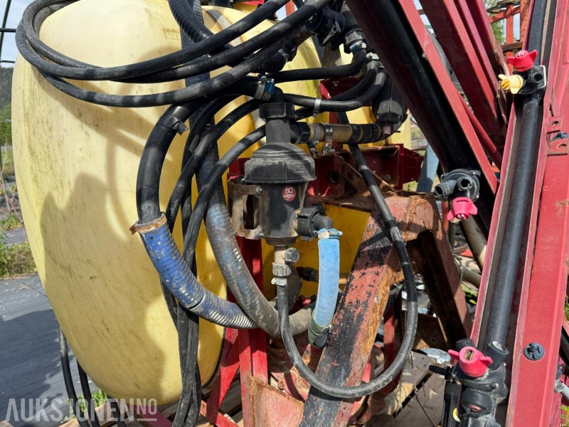 Hardi sprøytebom / 600L / Rep.objekt - Maquinaria agrícola: foto 4 Hardi sprøytebom / 600L / Rep.objekt - Maquinaria agrícola: foto 4