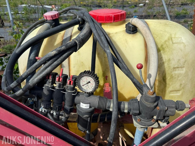 Hardi sprøytebom / 600L / Rep.objekt - Maquinaria agrícola: foto 5 Hardi sprøytebom / 600L / Rep.objekt - Maquinaria agrícola: foto 5