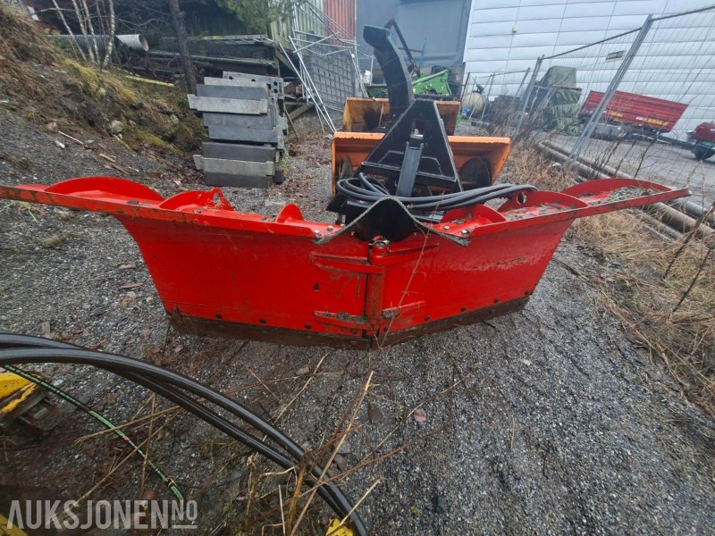 Igland SP180 hydraulisk V-plog - Maquinaria agrícola: foto 1 Igland SP180 hydraulisk V-plog - Maquinaria agrícola: foto 1