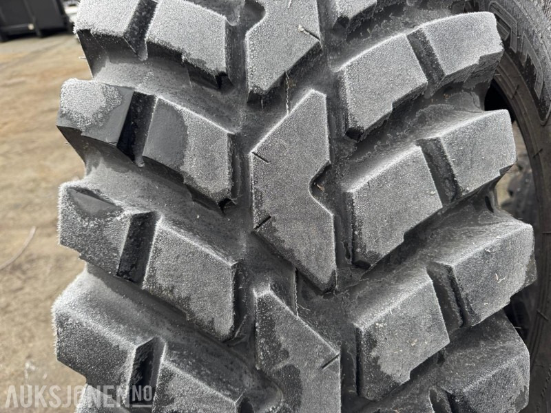Nokian TRI 2 dekk – 3 stk (1 nytt + 2 brukte ca. 50 %) - Maquinaria agrícola: foto 2 Nokian TRI 2 dekk – 3 stk (1 nytt + 2 brukte ca. 50 %) - Maquinaria agrícola: foto 2