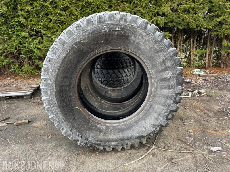 Nokian TRI 2 dekk – 3 stk (1 nytt + 2 brukte ca. 50 %) - Maquinaria agrícola: foto 1 Nokian TRI 2 dekk – 3 stk (1 nytt + 2 brukte ca. 50 %) - Maquinaria agrícola: foto 1
