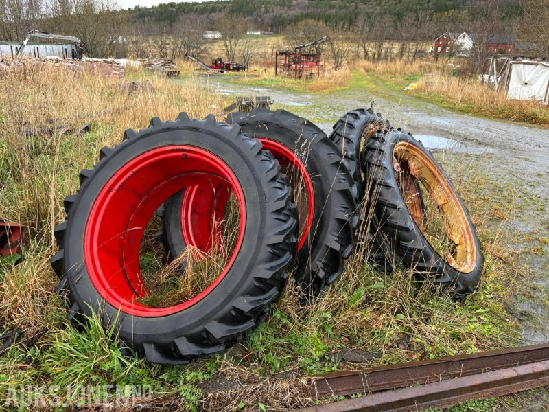 TVILLING HJUL OG SPRØYTEHJUL TIL TRAKTOR - Maquinaria agrícola: foto 1 TVILLING HJUL OG SPRØYTEHJUL TIL TRAKTOR - Maquinaria agrícola: foto 1