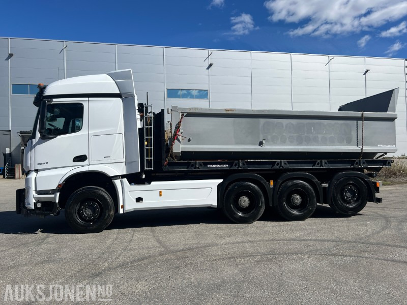 Mercedes-Benz Arocs 3253 Tridem krokbil brøyte rigget - Camión multibasculante: foto 3 Mercedes-Benz Arocs 3253 Tridem krokbil brøyte rigget - Camión multibasculante: foto 3