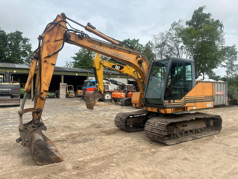 Case 688 B 16 ton - Excavadora de cadenas: foto 1 Case 688 B 16 ton - Excavadora de cadenas: foto 1