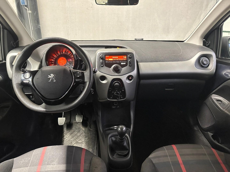 Peugeot 108 1.0 e-VTi Envy - Recent APK - Airco - 5 deurs - Metallic - Hatchback: foto 4 Peugeot 108 1.0 e-VTi Envy - Recent APK - Airco - 5 deurs - Metallic - Hatchback: foto 4