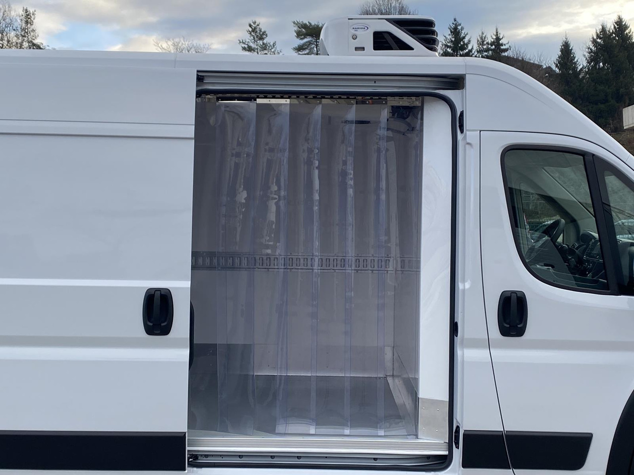 FIAT DUCATO L3H2 180PS BASE HEAVY / FRISCHDIENST + XARIOS 300 12-380V + Heizung - Furgoneta frigorifica: foto 3 FIAT DUCATO L3H2 180PS BASE HEAVY / FRISCHDIENST + XARIOS 300 12-380V + Heizung - Furgoneta frigorifica: foto 3