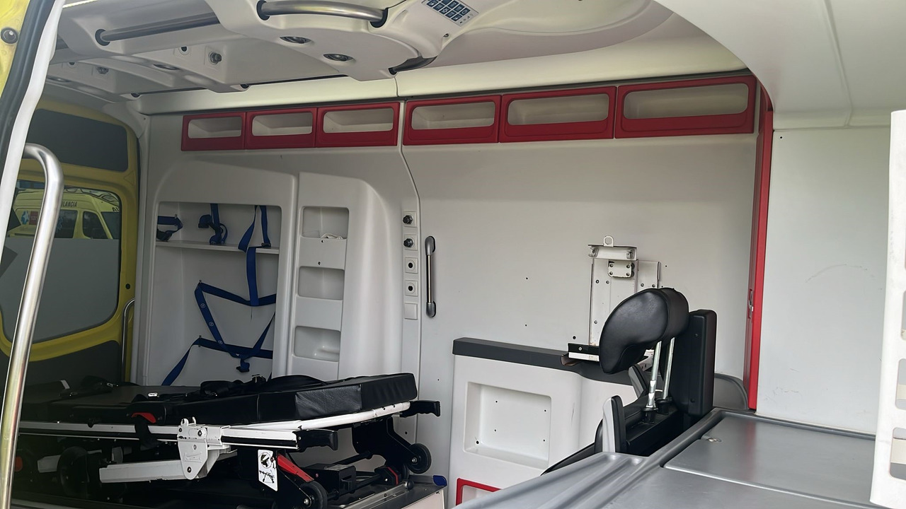 Mercedes Benz AMBULANCE Lot of 10 units Sprinter 313 CDI Automatic - Vehículo municipal: foto 5 Mercedes Benz AMBULANCE Lot of 10 units Sprinter 313 CDI Automatic - Vehículo municipal: foto 5