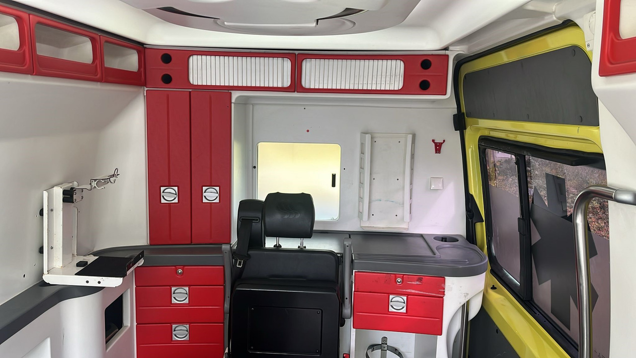 Mercedes Benz AMBULANCE Lot of 10 units Sprinter 313 CDI Automatic - Vehículo municipal: foto 4 Mercedes Benz AMBULANCE Lot of 10 units Sprinter 313 CDI Automatic - Vehículo municipal: foto 4