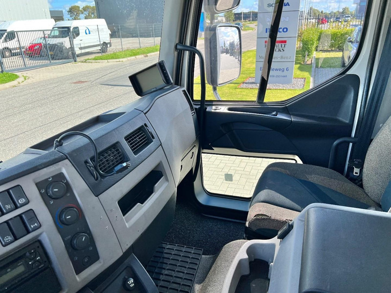 Camión caja cerrada Volvo FL 210 4x2 bakwagen Dhollandia 1500kg /: foto 18