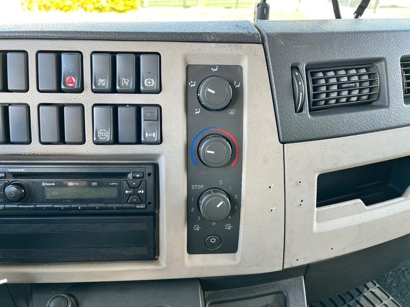 Camión caja cerrada Volvo FL 210 4x2 bakwagen Dhollandia 1500kg /: foto 20