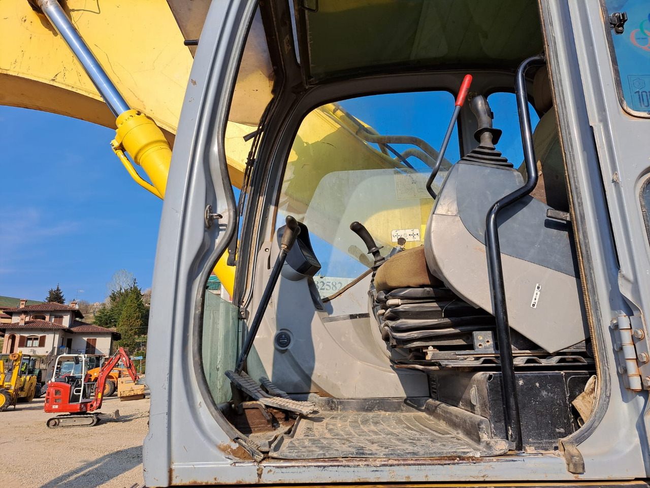 Excavadora de cadenas NEW HOLLAND KOBELCO E385B: foto 8