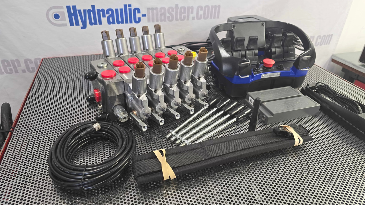 Container Side Lifter Sidelifter 5 sections valve with Radio Remote Scanreco - Camión de basura: foto 4 Container Side Lifter Sidelifter 5 sections valve with Radio Remote Scanreco - Camión de basura: foto 4