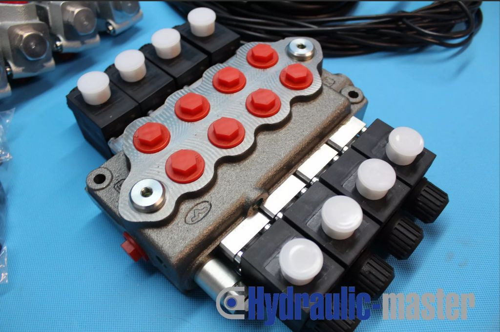 Hydraulic valve Walvoil 4 section 60 l/min 16gpm 12V with 4 float section + cont Walvoil SDE060/4/AN1 - Equipo de manutención: foto 2 Hydraulic valve Walvoil 4 section 60 l/min 16gpm 12V with 4 float section + cont Walvoil SDE060/4/AN1 - Equipo de manutención: foto 2