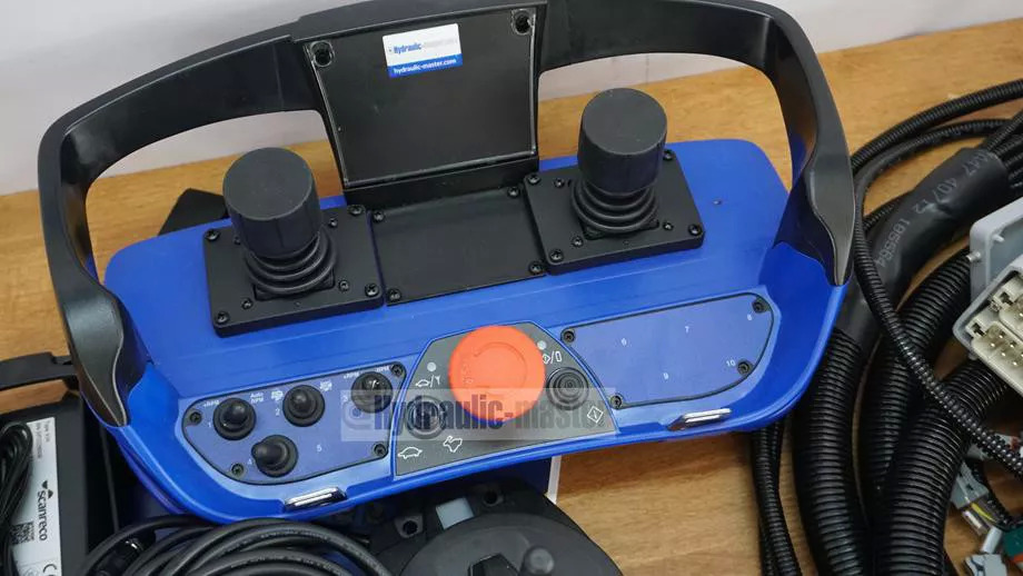 CanBus 2 joysticks with radio control Scanreco G3 12 V Forest crane for Palms Farma BMF KTS - Maquinaria forestal: foto 3 CanBus 2 joysticks with radio control Scanreco G3 12 V Forest crane for Palms Farma BMF KTS - Maquinaria forestal: foto 3