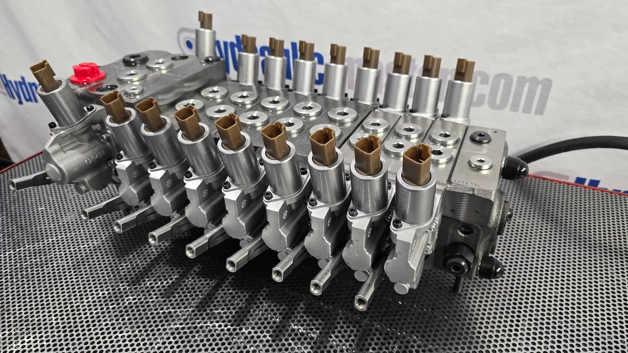Proportional Valve Walvoil DPX160 combined with DPX100, 9 functions - Remolque forestal: foto 3 Proportional Valve Walvoil DPX160 combined with DPX100, 9 functions - Remolque forestal: foto 3
