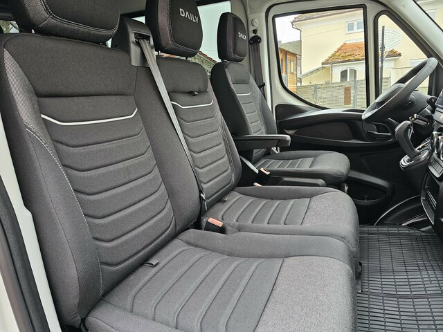 Furgón, Furgoneta combi IVECO Daily 35S18HA8V DOKA Hi-Matic 12m³ L2H2 7 Sitze...: foto 15