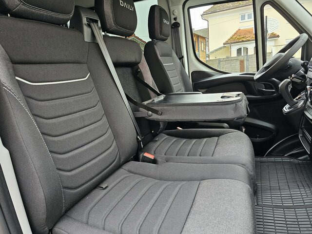 Furgón, Furgoneta combi IVECO Daily 35S18HA8V DOKA Hi-Matic 12m³ L2H2 7 Sitze...: foto 16
