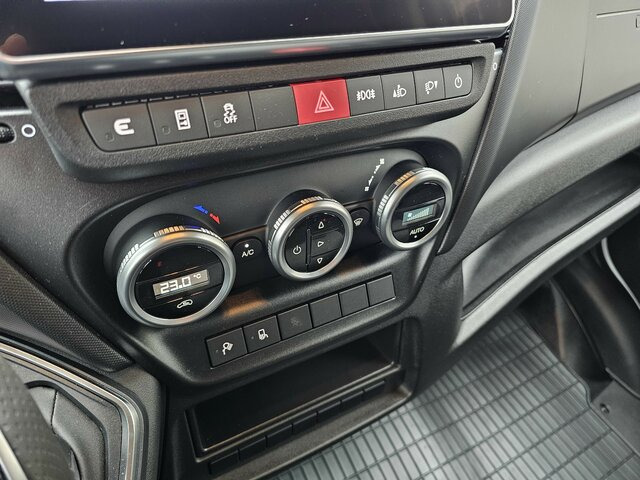 Furgón, Furgoneta combi IVECO Daily 35S18HA8V DOKA Hi-Matic 12m³ L2H2 7 Sitze...: foto 10