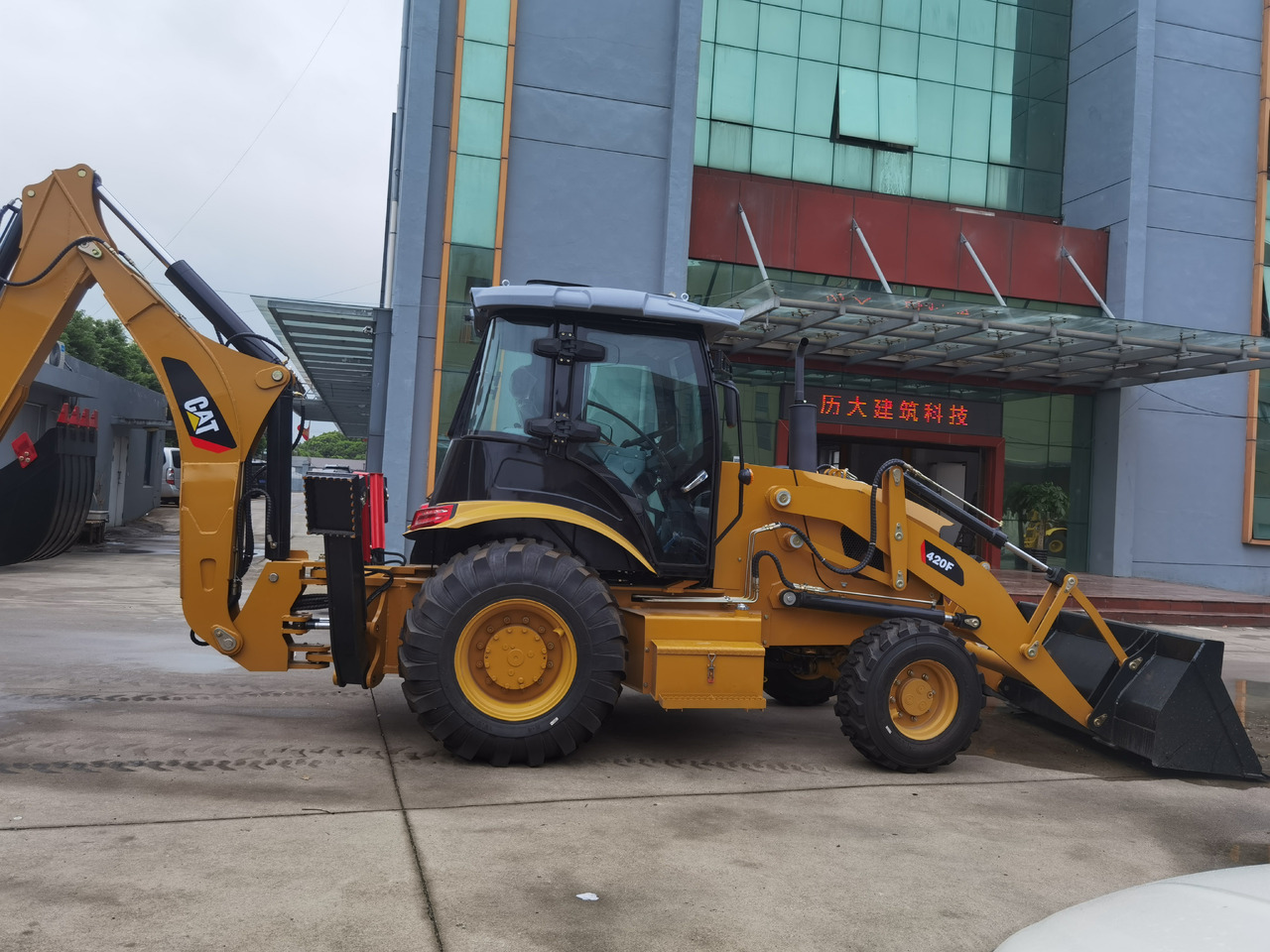 CAT 420F Backhoe Loader - Retroexcavadora: foto 1 CAT 420F Backhoe Loader - Retroexcavadora: foto 1