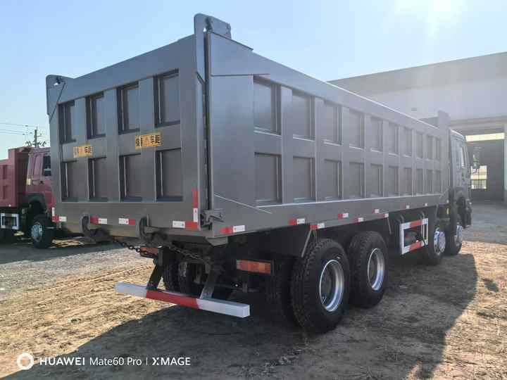 HOWO Heavy Dump Truck 6x4 8x4 Diesel Manual Transmission Right Left Hand Drive Sinotruck Dump Truck - Camión volquete: foto 4 HOWO Heavy Dump Truck 6x4 8x4 Diesel Manual Transmission Right Left Hand Drive Sinotruck Dump Truck - Camión volquete: foto 4