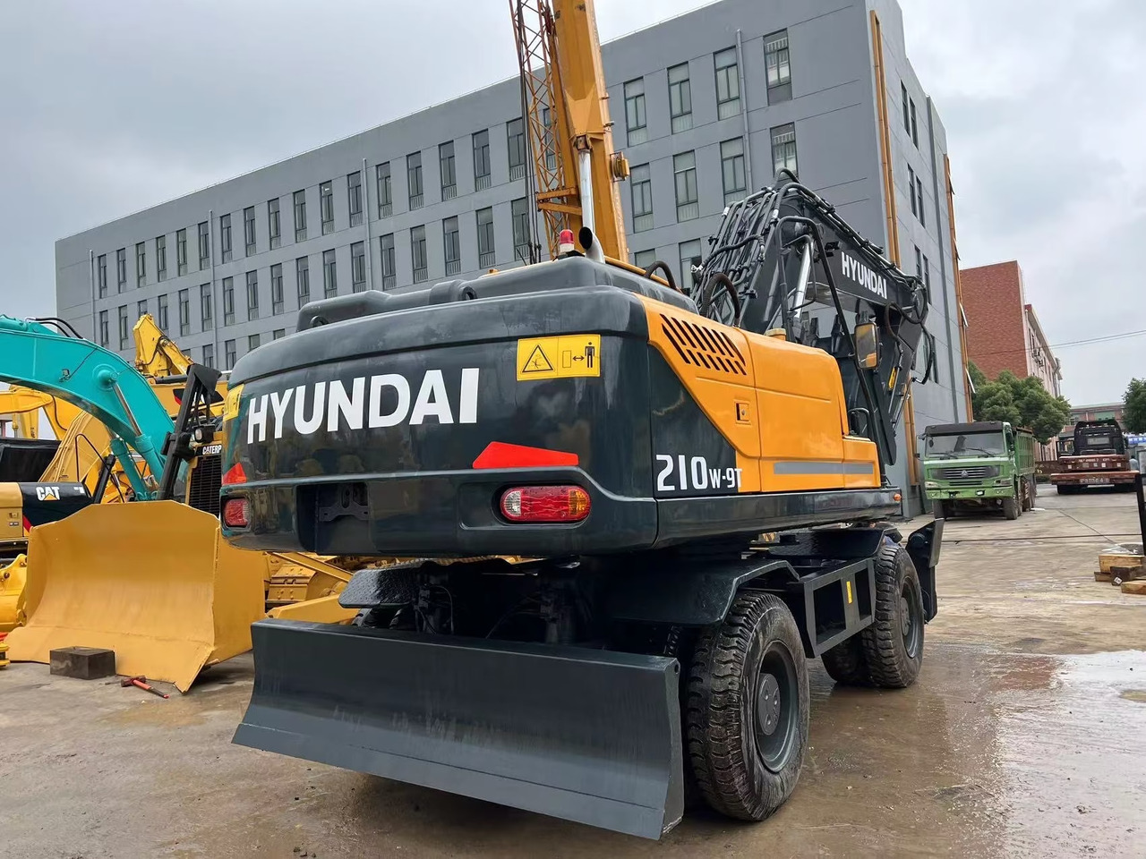 Hyundai 210w-9 wheel excavator - Excavadora de ruedas: foto 2 Hyundai 210w-9 wheel excavator - Excavadora de ruedas: foto 2