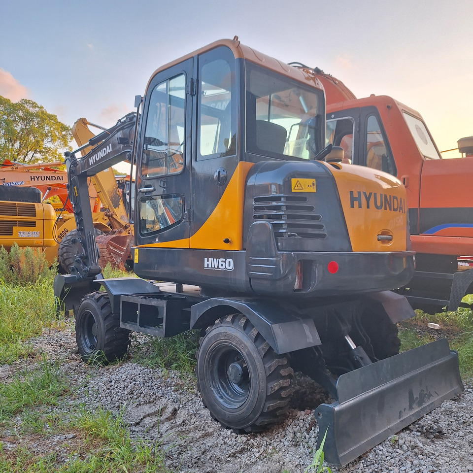Hyundai 60vs  excavator - Excavadora de ruedas: foto 4 Hyundai 60vs  excavator - Excavadora de ruedas: foto 4