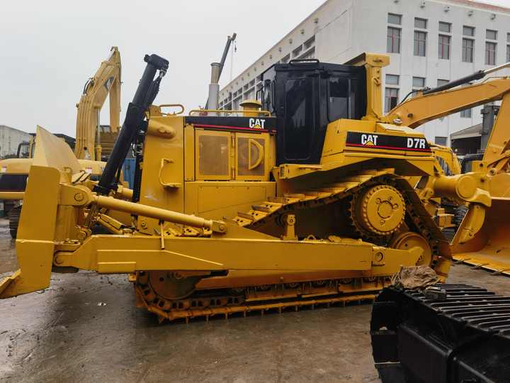 Second hand Cat D7R Dozer used D7 Dozers Cat Bulldozer Good Price for Sale in shanghai yard - Bulldozer: foto 3 Second hand Cat D7R Dozer used D7 Dozers Cat Bulldozer Good Price for Sale in shanghai yard - Bulldozer: foto 3