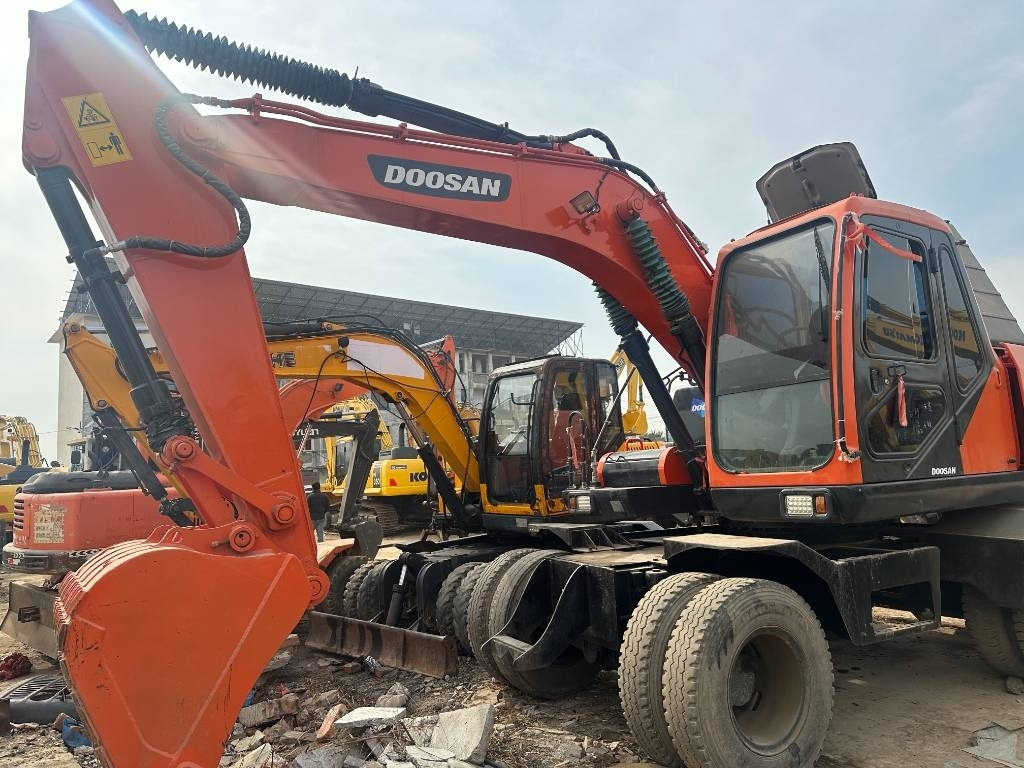 Excavadora de ruedas Doosan DH 150 W-7: foto 6