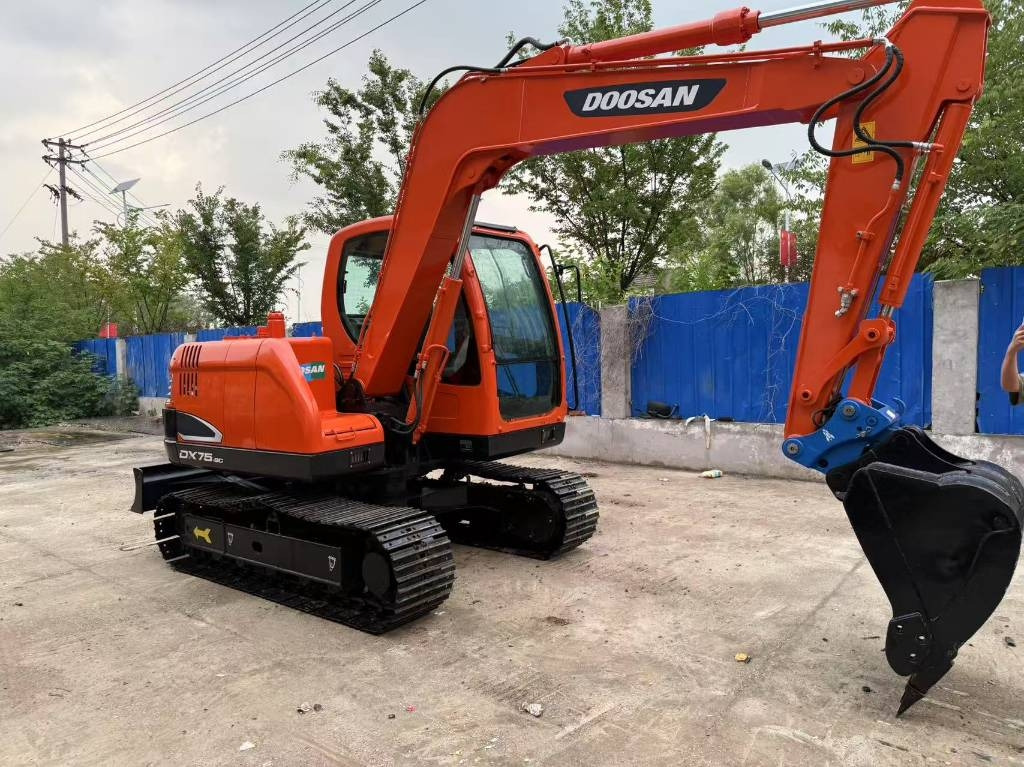 Doosan DX 75  - Excavadora de cadenas: foto 1 Doosan DX 75  - Excavadora de cadenas: foto 1