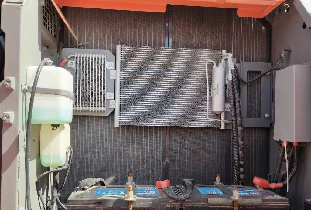 Hitachi ZX 240 - Excavadora de cadenas: foto 2 Hitachi ZX 240 - Excavadora de cadenas: foto 2