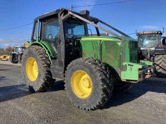 John Deere 6215R - Tractor: foto 1 John Deere 6215R - Tractor: foto 1