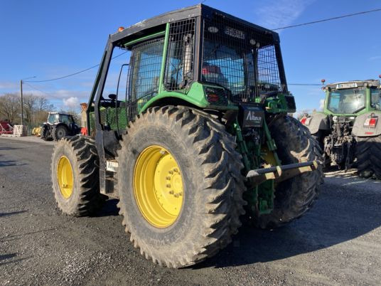 John Deere 6215R - Tractor: foto 3 John Deere 6215R - Tractor: foto 3