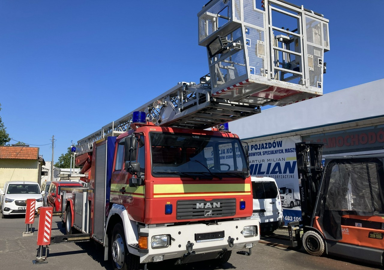 Camión de bomberos MAN L 2000 MAN 15,280 Straż pożarna drabina Strażacka zwyżka 32m Metz Model 20: foto 9 Camión de bomberos MAN L 2000 MAN 15,280 Straż pożarna drabina Strażacka zwyżka 32m Metz Model 20: foto 9