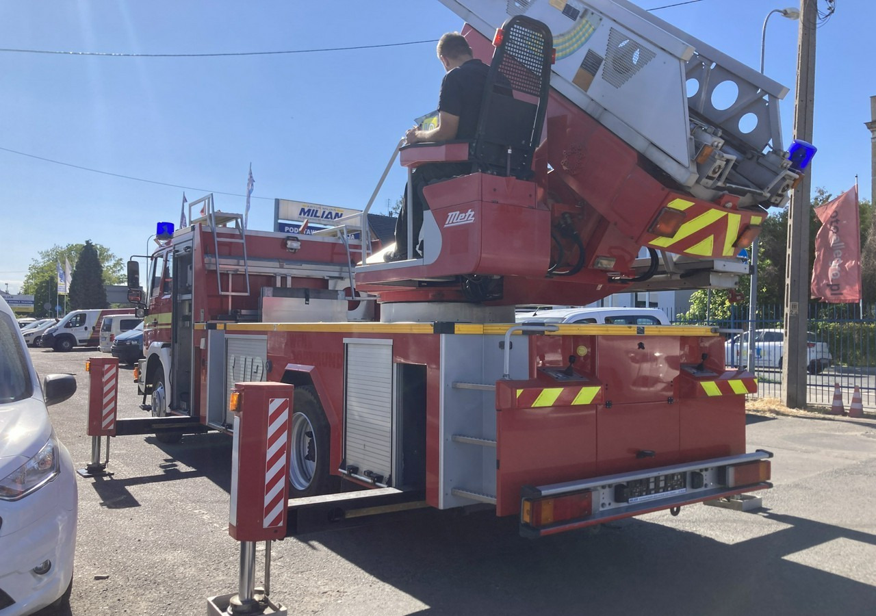 Camión de bomberos MAN L 2000 MAN 15,280 Straż pożarna drabina Strażacka zwyżka 32m Metz Model 20: foto 17 Camión de bomberos MAN L 2000 MAN 15,280 Straż pożarna drabina Strażacka zwyżka 32m Metz Model 20: foto 17