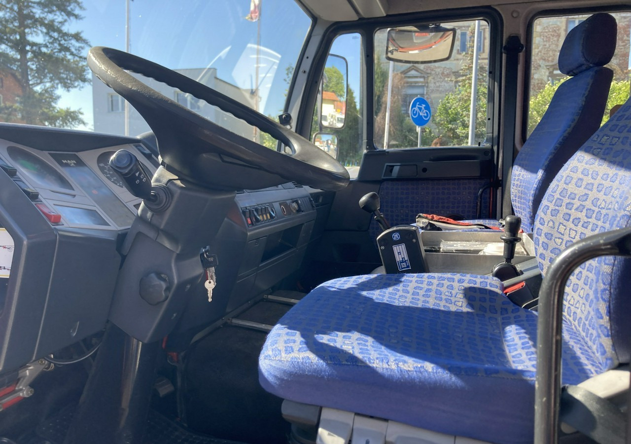 Camión de bomberos MAN L 2000 MAN 15,280 Straż pożarna drabina Strażacka zwyżka 32m Metz Model 20: foto 13 Camión de bomberos MAN L 2000 MAN 15,280 Straż pożarna drabina Strażacka zwyżka 32m Metz Model 20: foto 13