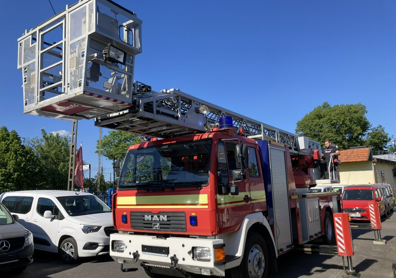 Camión de bomberos MAN L 2000 MAN 15,280 Straż pożarna drabina Strażacka zwyżka 32m Metz Model 20: foto 7 Camión de bomberos MAN L 2000 MAN 15,280 Straż pożarna drabina Strażacka zwyżka 32m Metz Model 20: foto 7