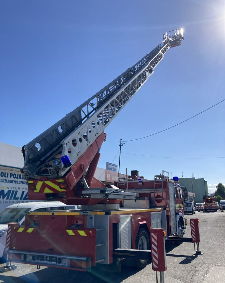 Camión de bomberos MAN L 2000 MAN 15,280 Straż pożarna drabina Strażacka zwyżka 32m Metz Model 20: foto 6 Camión de bomberos MAN L 2000 MAN 15,280 Straż pożarna drabina Strażacka zwyżka 32m Metz Model 20: foto 6