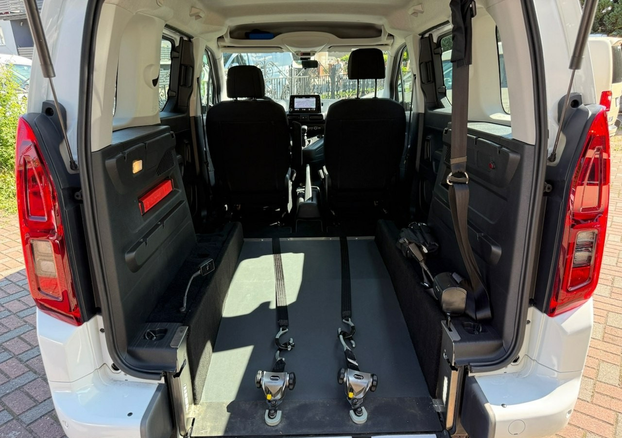 Opel Combo IV Opel Combo Life Niepełnosprawnych inwalida Rampa 32105 km Model 2022 - Coche: foto 4 Opel Combo IV Opel Combo Life Niepełnosprawnych inwalida Rampa 32105 km Model 2022 - Coche: foto 4