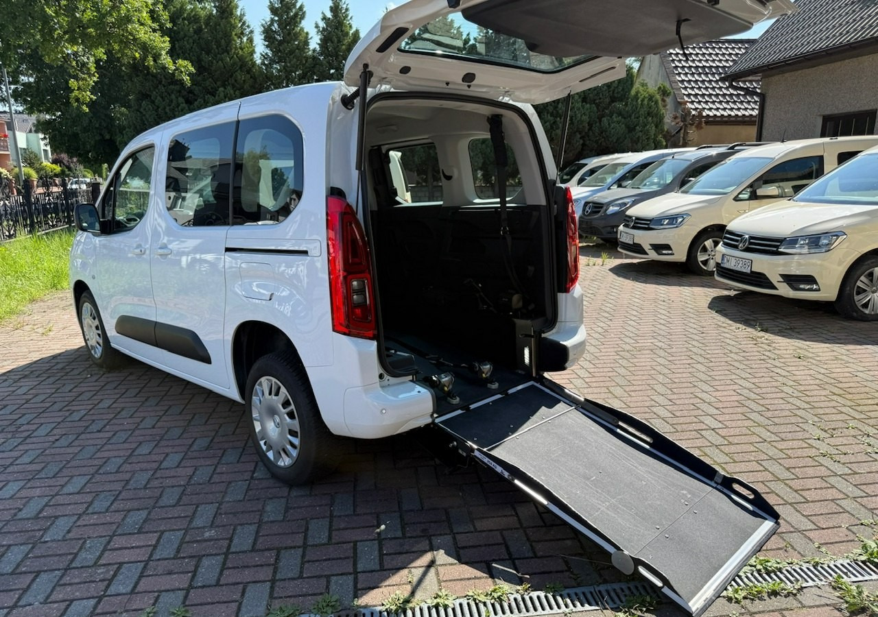 Opel Combo IV Opel Combo Life Niepełnosprawnych inwalida Rampa 32105 km Model 2022 - Coche: foto 3 Opel Combo IV Opel Combo Life Niepełnosprawnych inwalida Rampa 32105 km Model 2022 - Coche: foto 3