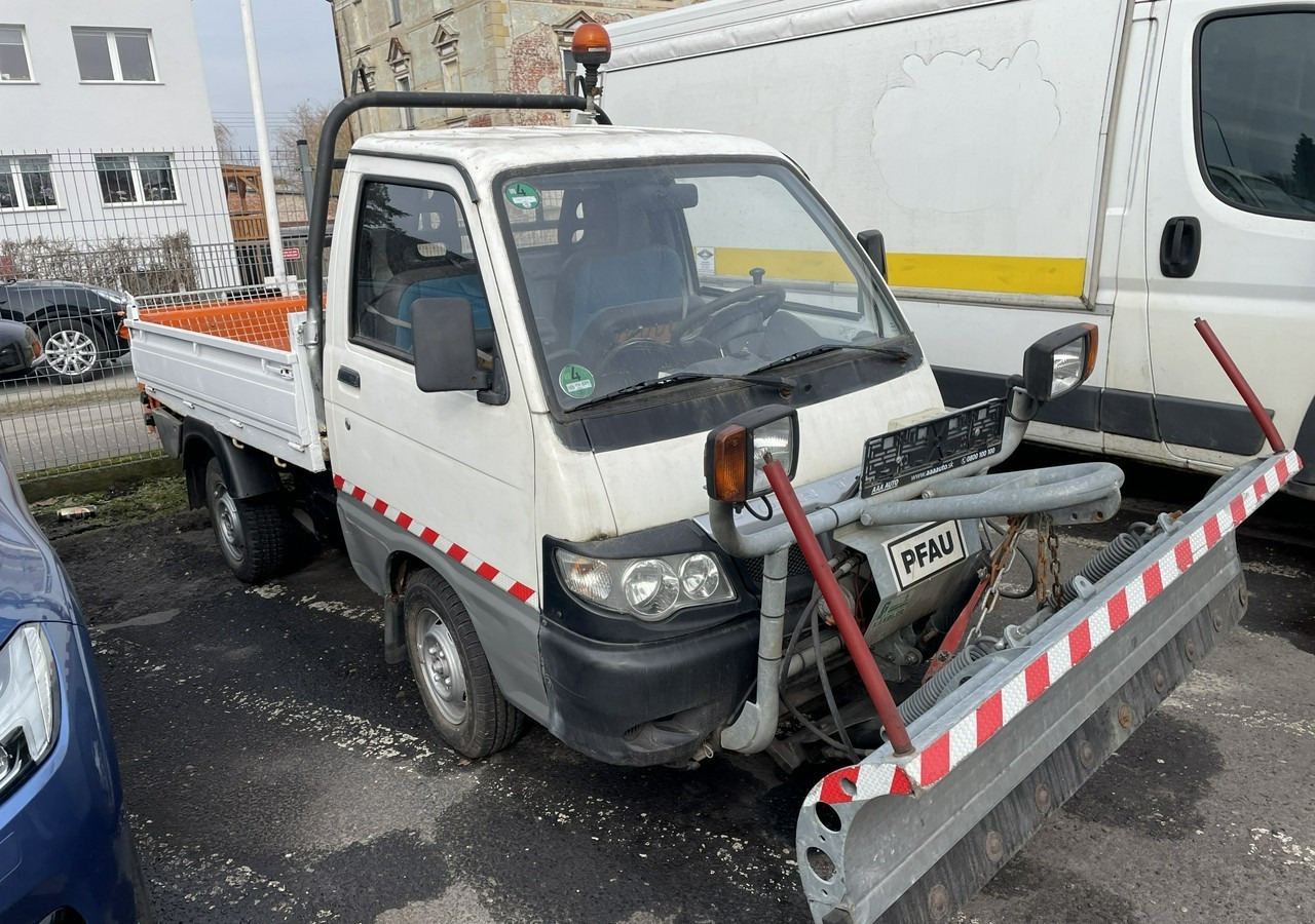 Piaggio Piaggio PFAU Wywrotka 4X4 posypywarka odśnieżarka pług 2009 - Máquina quitanieve: foto 1 Piaggio Piaggio PFAU Wywrotka 4X4 posypywarka odśnieżarka pług 2009 - Máquina quitanieve: foto 1