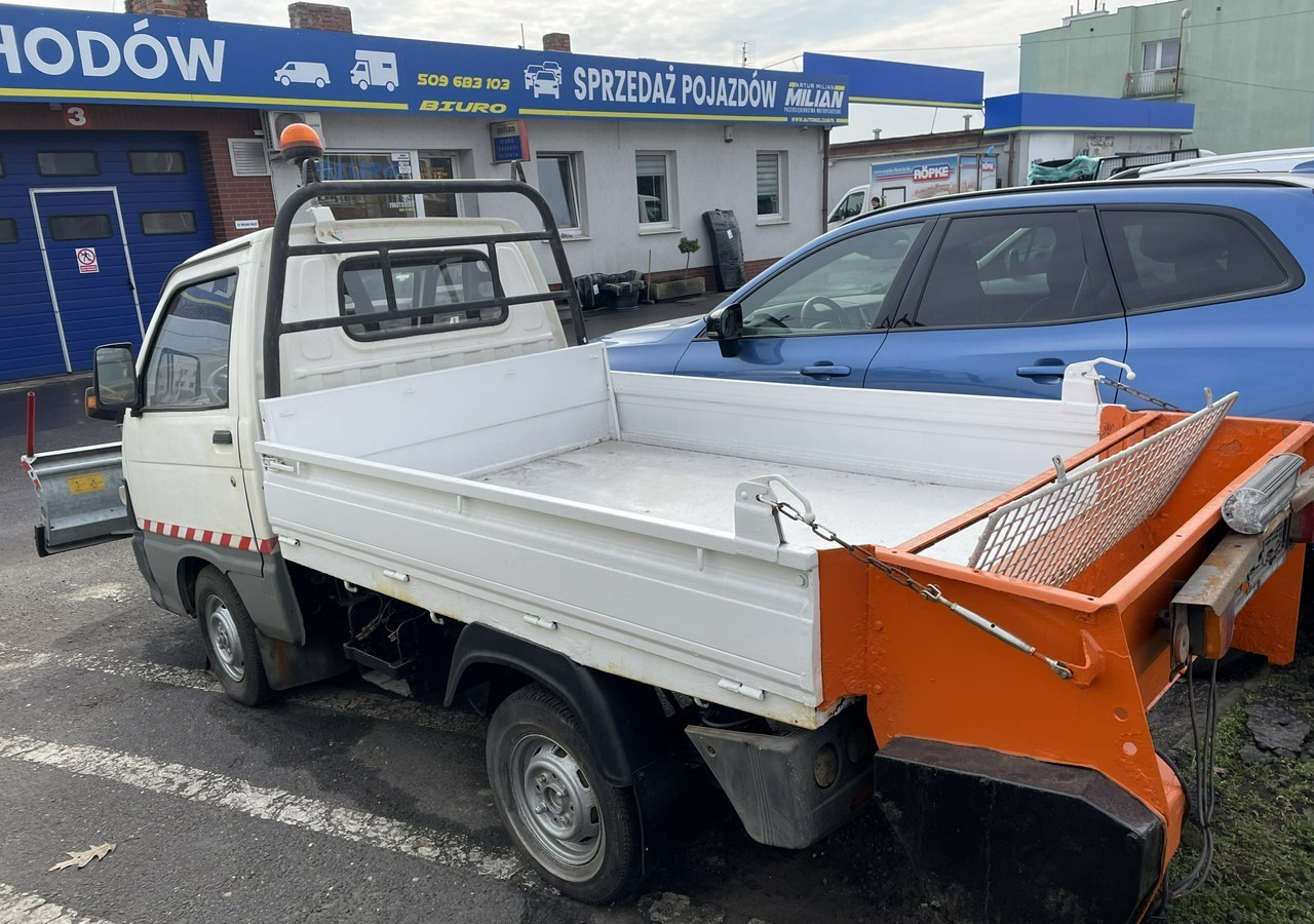 Piaggio Piaggio PFAU Wywrotka 4X4 posypywarka odśnieżarka pług 2009 - Máquina quitanieve: foto 2 Piaggio Piaggio PFAU Wywrotka 4X4 posypywarka odśnieżarka pług 2009 - Máquina quitanieve: foto 2