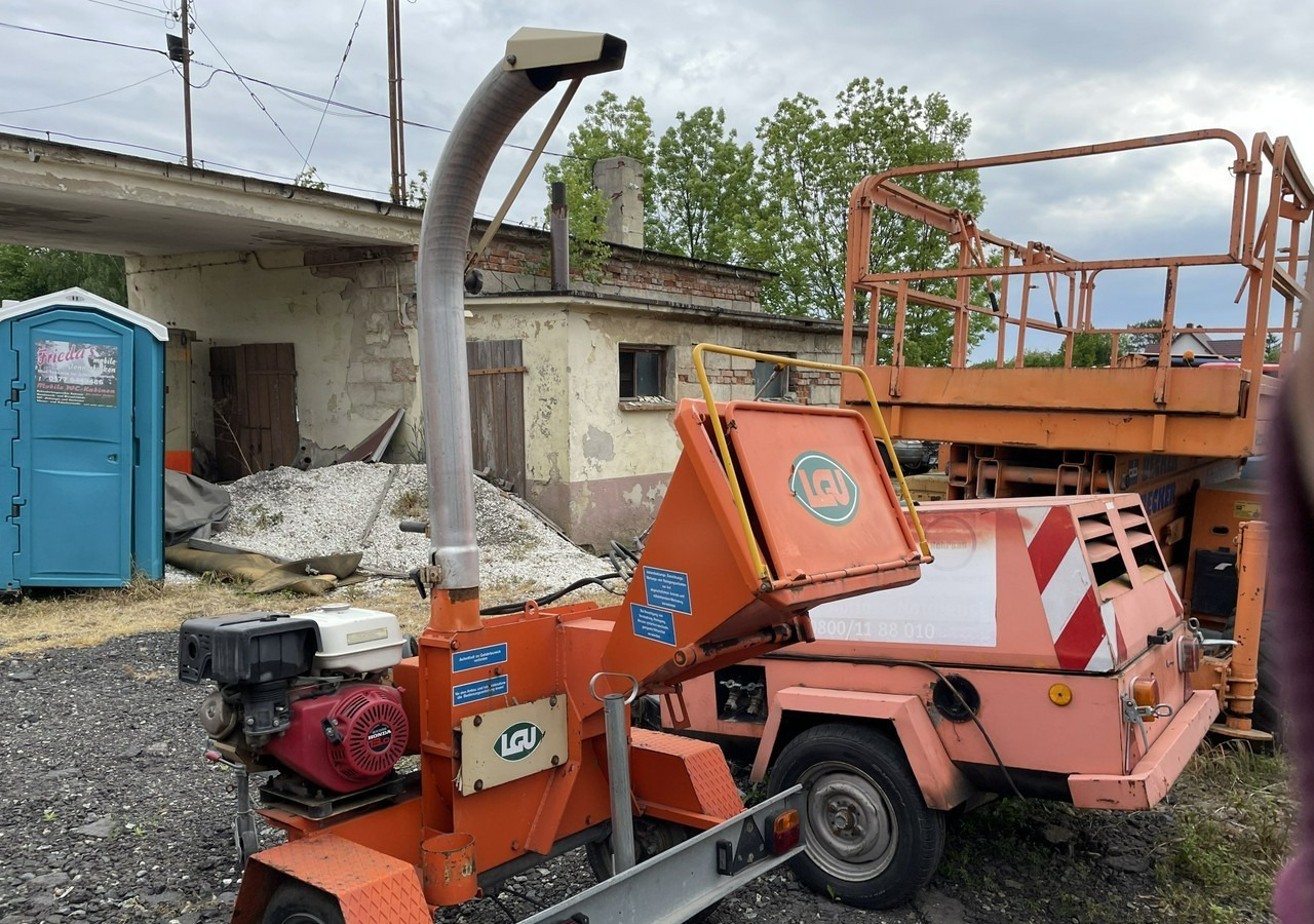 Renault Trafic Rębak LGU MAXI I-10M Rozdrabniacz rębak do gałęzi drewna spalinowy - Trituradora de madera: foto 4 Renault Trafic Rębak LGU MAXI I-10M Rozdrabniacz rębak do gałęzi drewna spalinowy - Trituradora de madera: foto 4