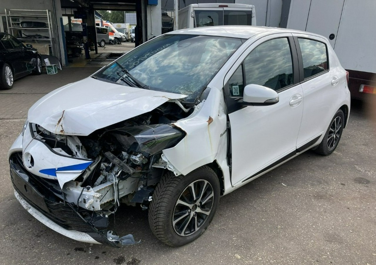 Toyota Yaris III Toyota Yaris Hybrid 1.5 VVT-i Y20 Model 2019 Salon PL - Hatchback: foto 5 Toyota Yaris III Toyota Yaris Hybrid 1.5 VVT-i Y20 Model 2019 Salon PL - Hatchback: foto 5